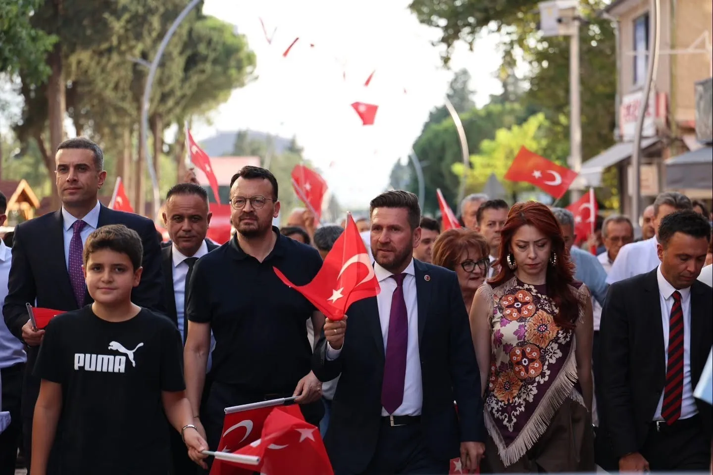 Tavas’ta geleneksel şölen başladı: Zeybek ezgileri meydanları inletti
