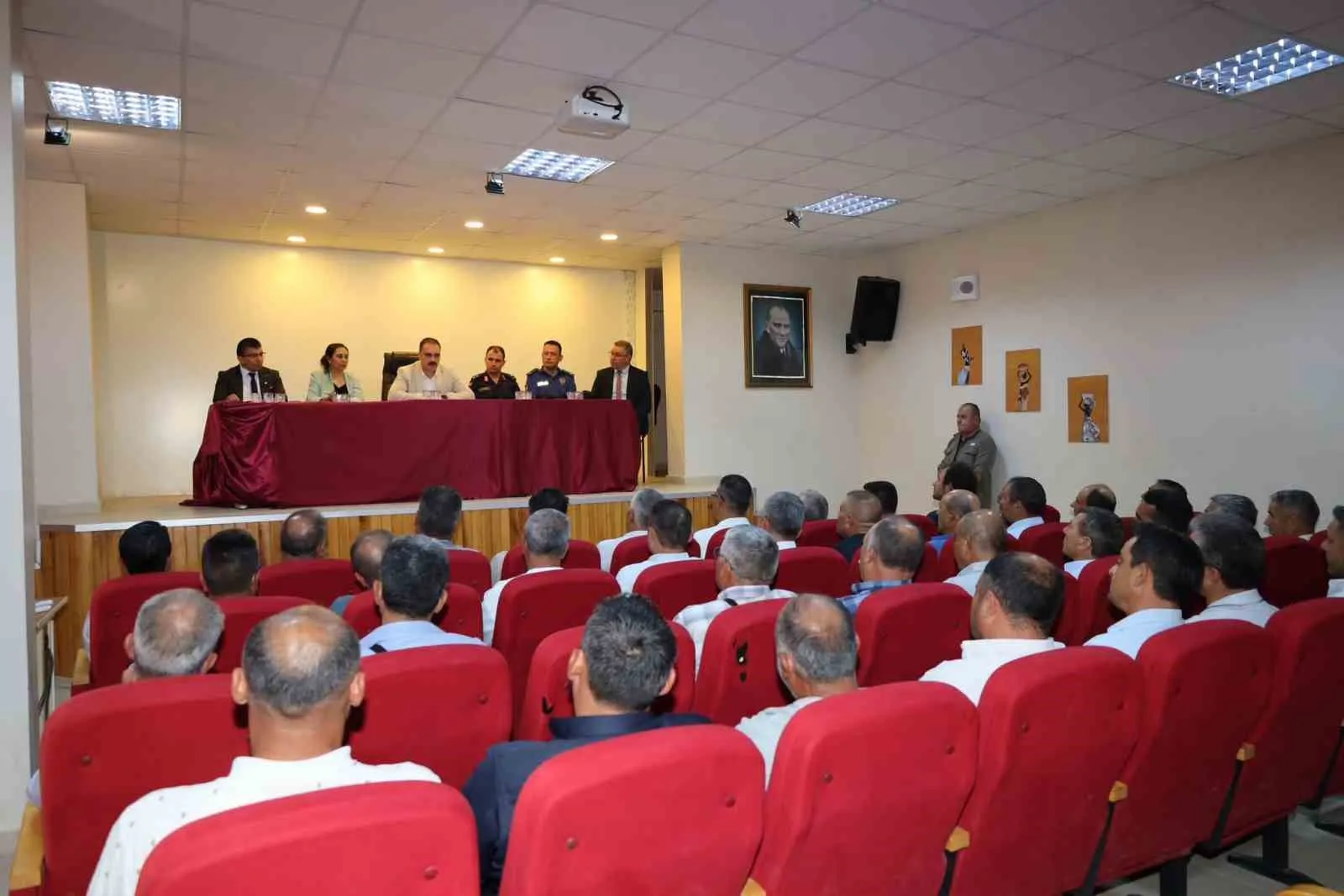 Karacasu’da yerel yönetim mesaisi: Sorunlar yerinde dinlendi