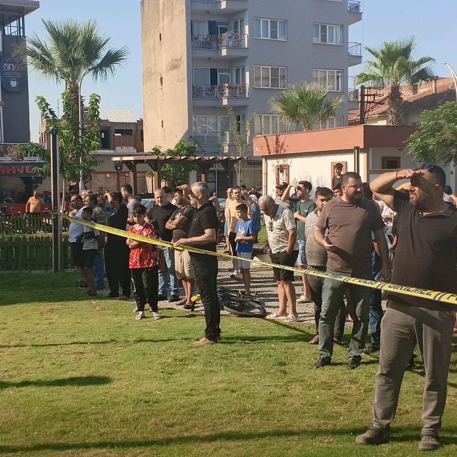 Germencik’te mobilya mağazasında büyük panik: Başkan Zencirci incelemelerde bulundu