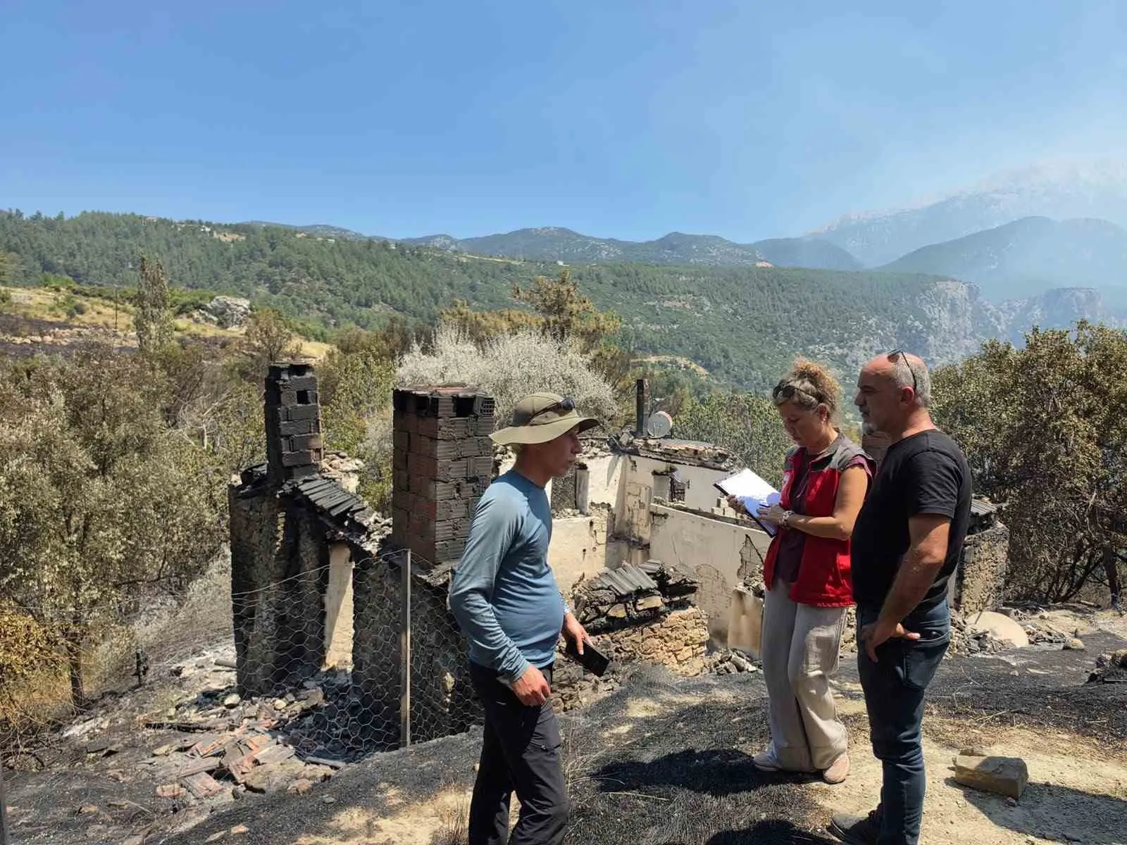 Muğla’da yangın sonrası seferberlik: Çiftçinin kaybı yerinde inceleniyor