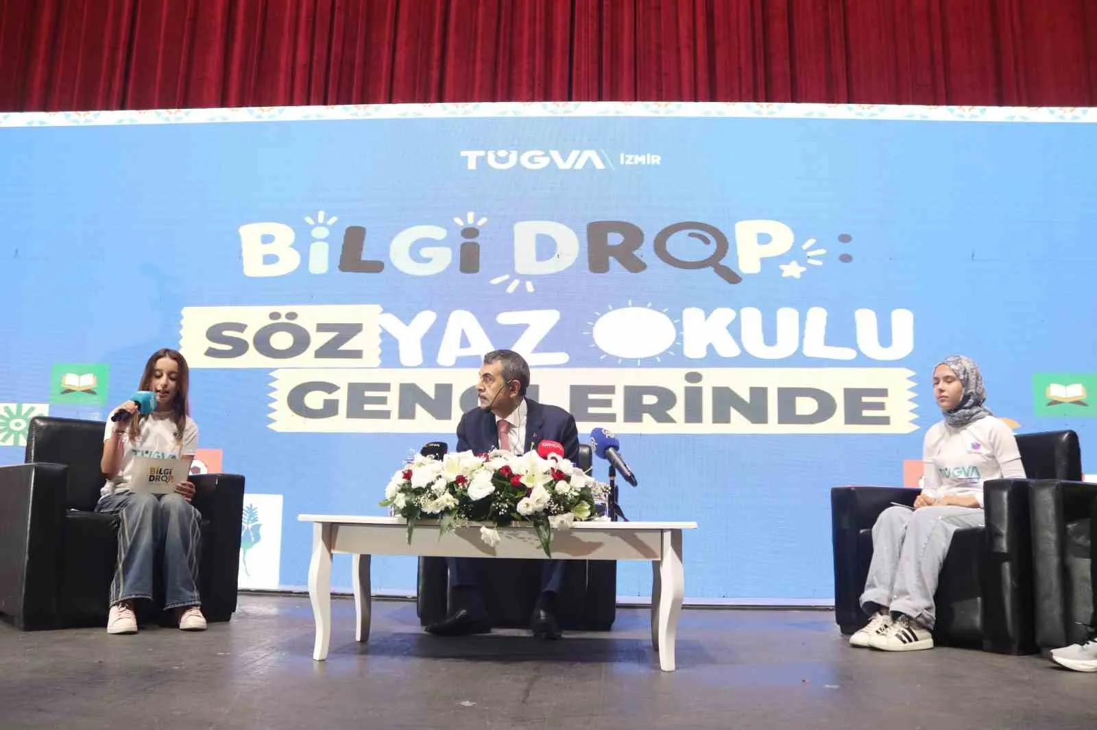 Bakan Tekin'den öğrencilere çağrı: Yeteneklerinizi keşfedin, kalıplara sığmayın