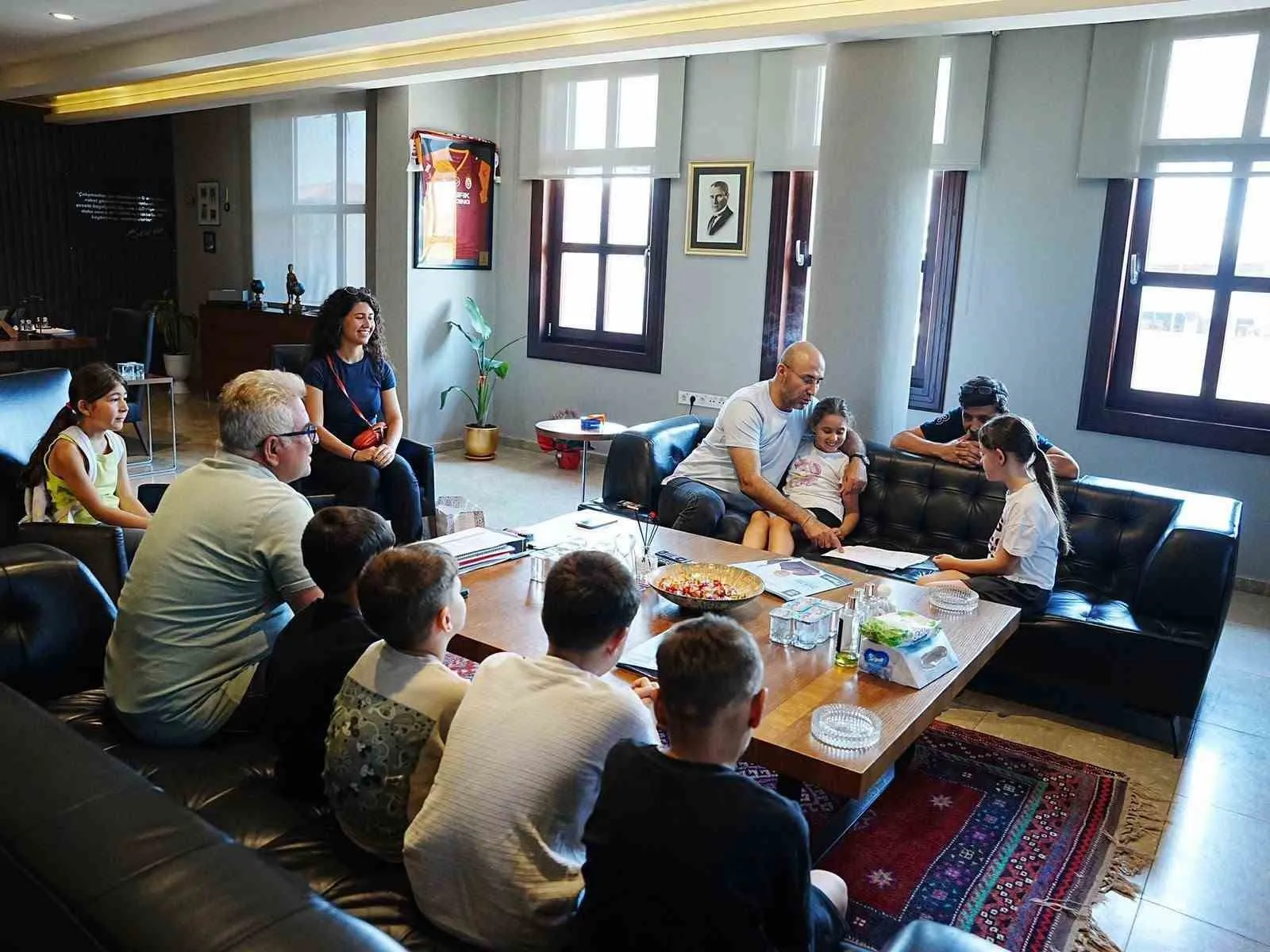 Geleceğin mimarları Germencik’te sahneye çıktı: Başkan Zencirci’den çocuklara oyun alanı müjdesi