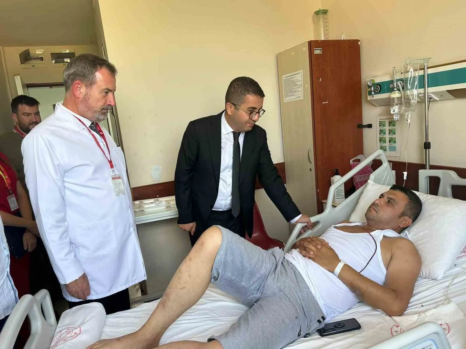 Kemalpaşa’da hastane turu: Kaymakam Daştan’dan şifa bekleyenlere moral ziyareti