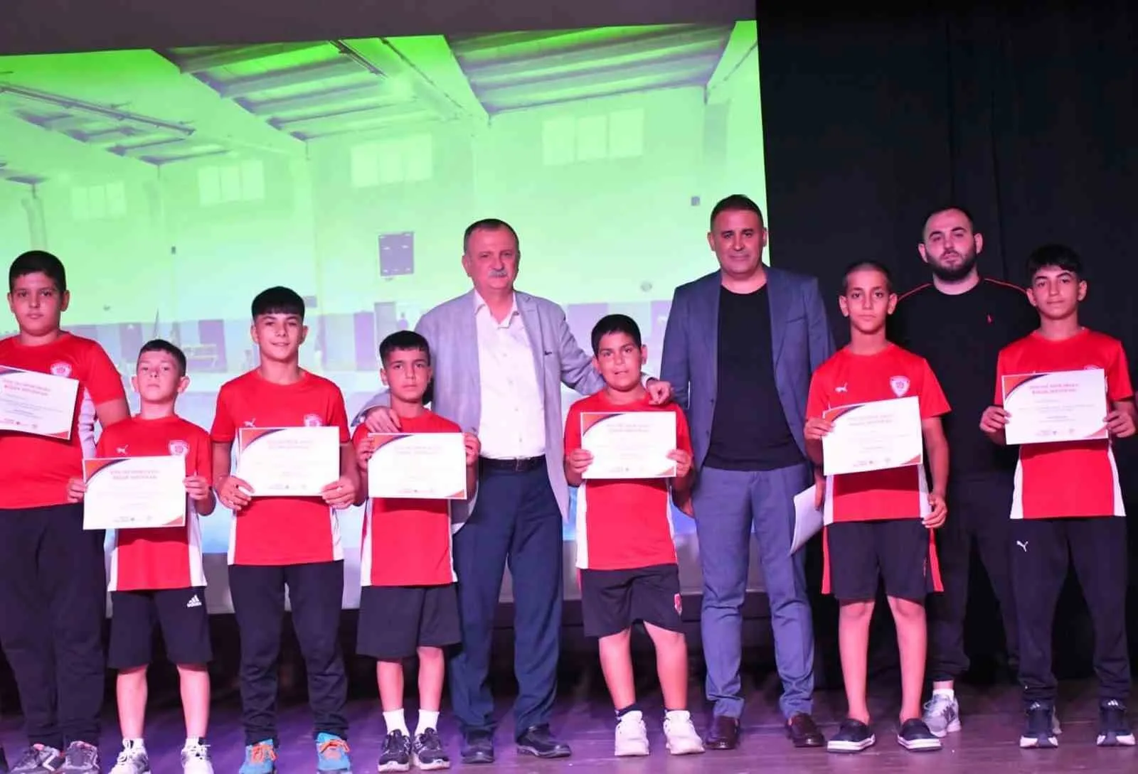 Minik Sporcular Sahneye Çıktı: Yunusemre’de Yaz Spor Okulları Rekor Katılımla Kapandı