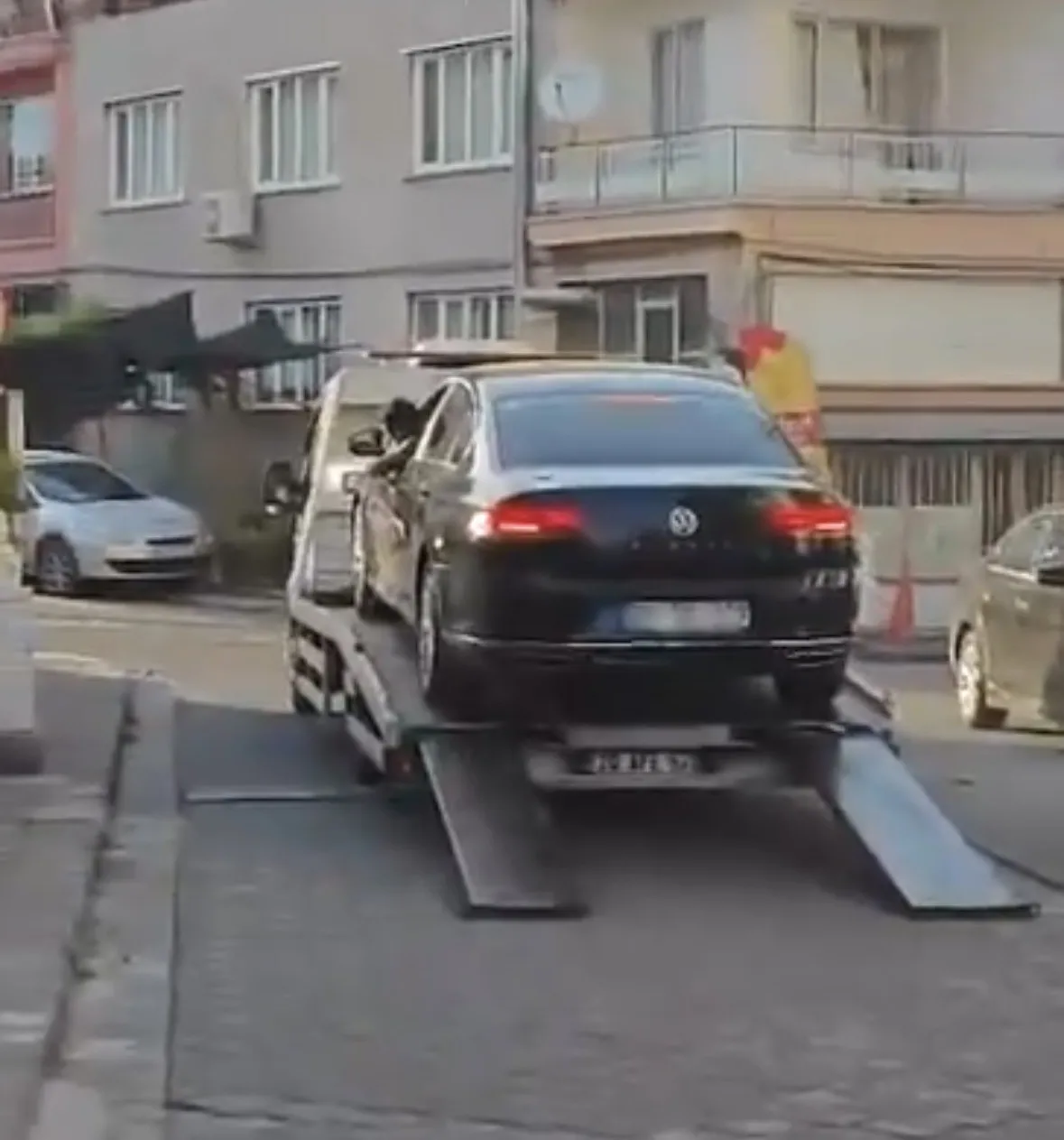 Denizli'de Trafikteki Tehlikeli Şovun Bedeli Ağır Oldu: 90 Bin TL Ceza ve 60 Gün Men