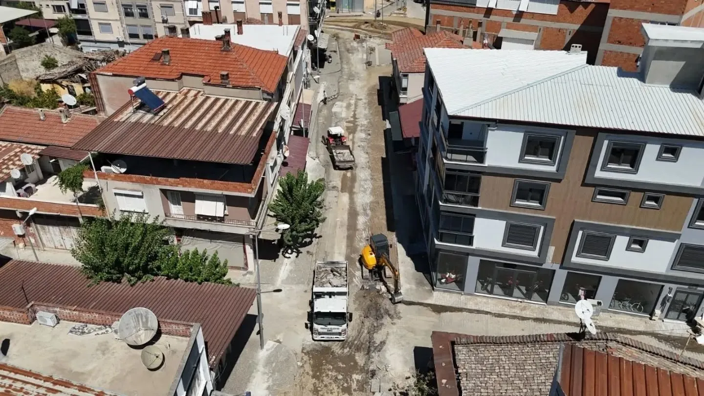 Yenipazar’da Üç Noktada Eş Zamanlı Parke Taşı Seferberliği
