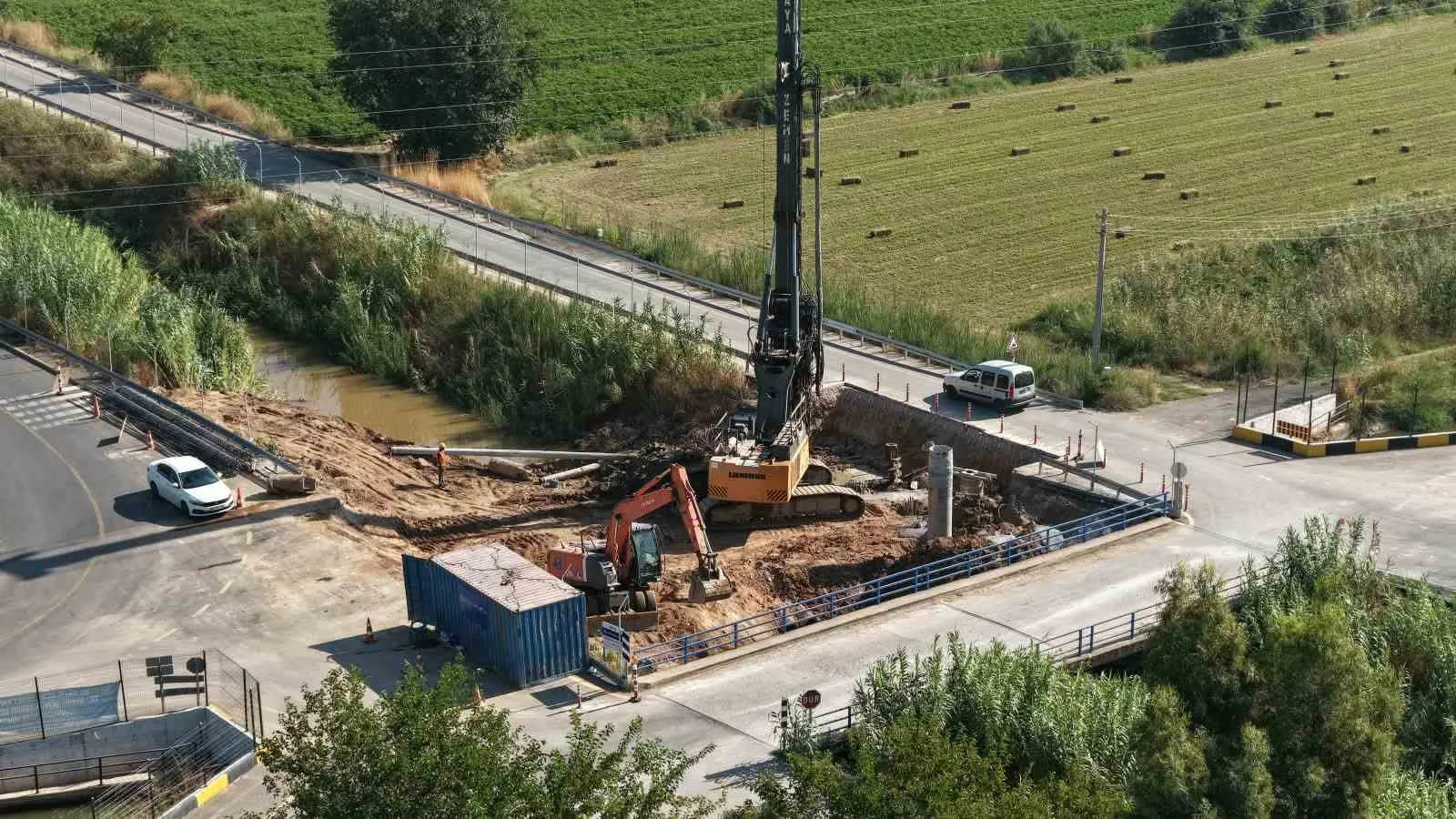 İncirliova’ya Kesintisiz Ulaşım Müjdesi: A1 Kanal Yolu’nda Köprü ve Asfalt Çalışmaları Sürüyor