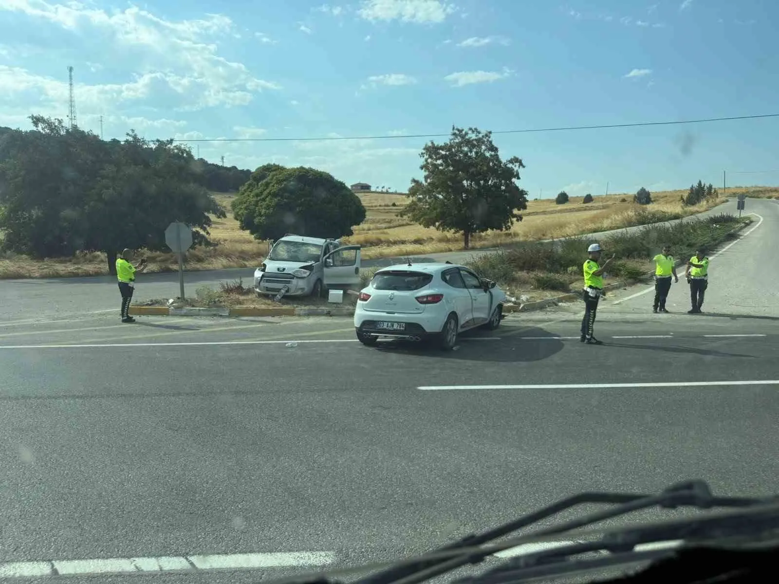 Emirdağ'da trafik kabusu: Kavşakta feci çarpışma sonucu 5 kişi hastanelik oldu