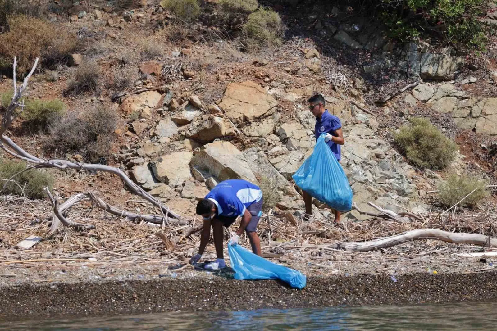 Karayolu Olmayan Koylarda 11 Yıllık Çevre Mücadelesi: Denizden Ulaşıp 306 Ton Atık Topladılar