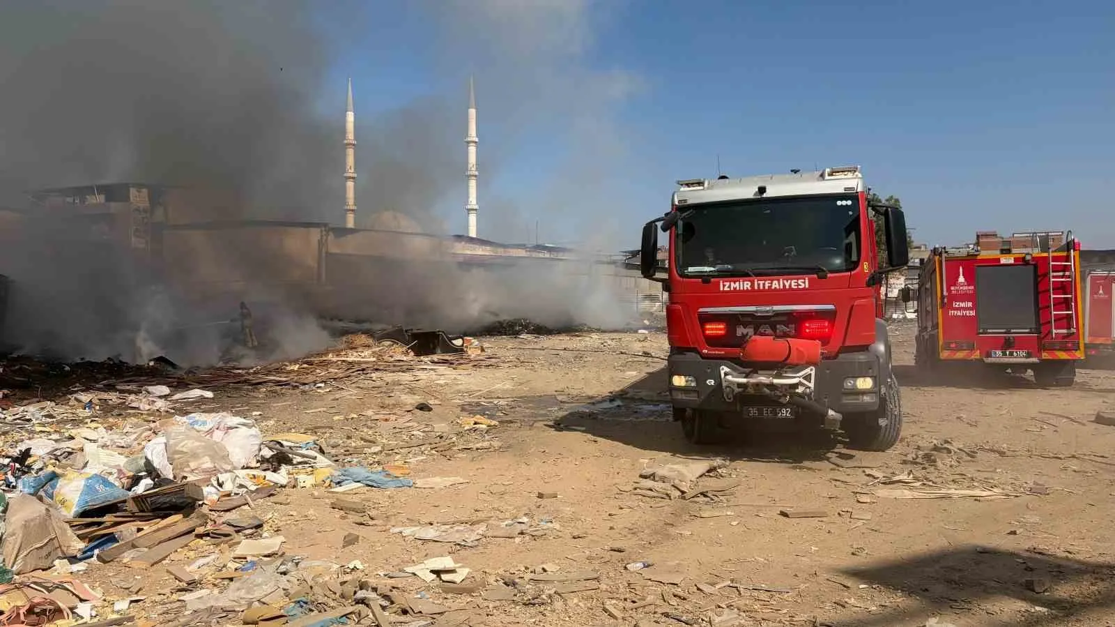 Buca’da sanayi bölgesinde dumanlar dinmiyor: Esnafın sabrı taştı