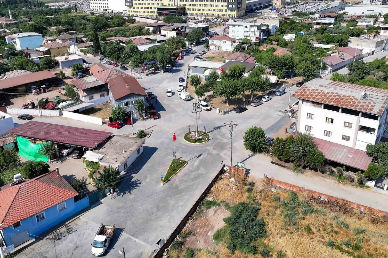 Efeler’in yolları modern bir görünüme kavuştu: 25 bin metrekarelik dev yenileme
