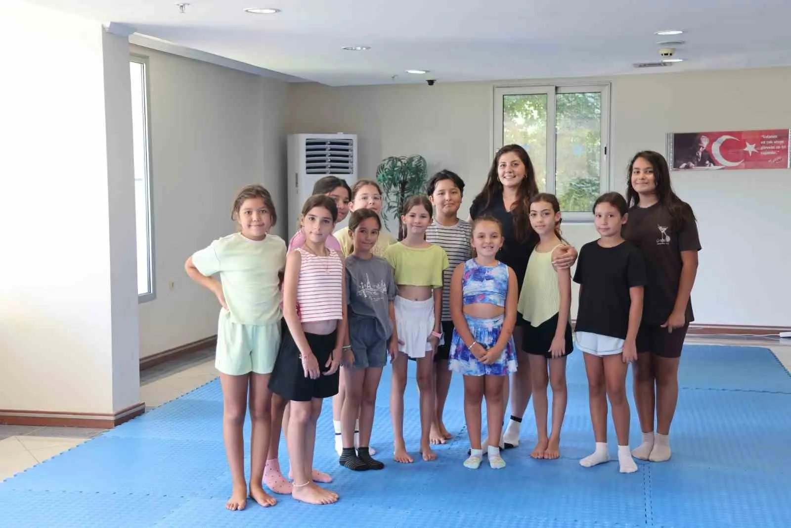 Marmaris’te tatil keyfi kurslarla katlanıyor: 17 branşta yetenek şöleni