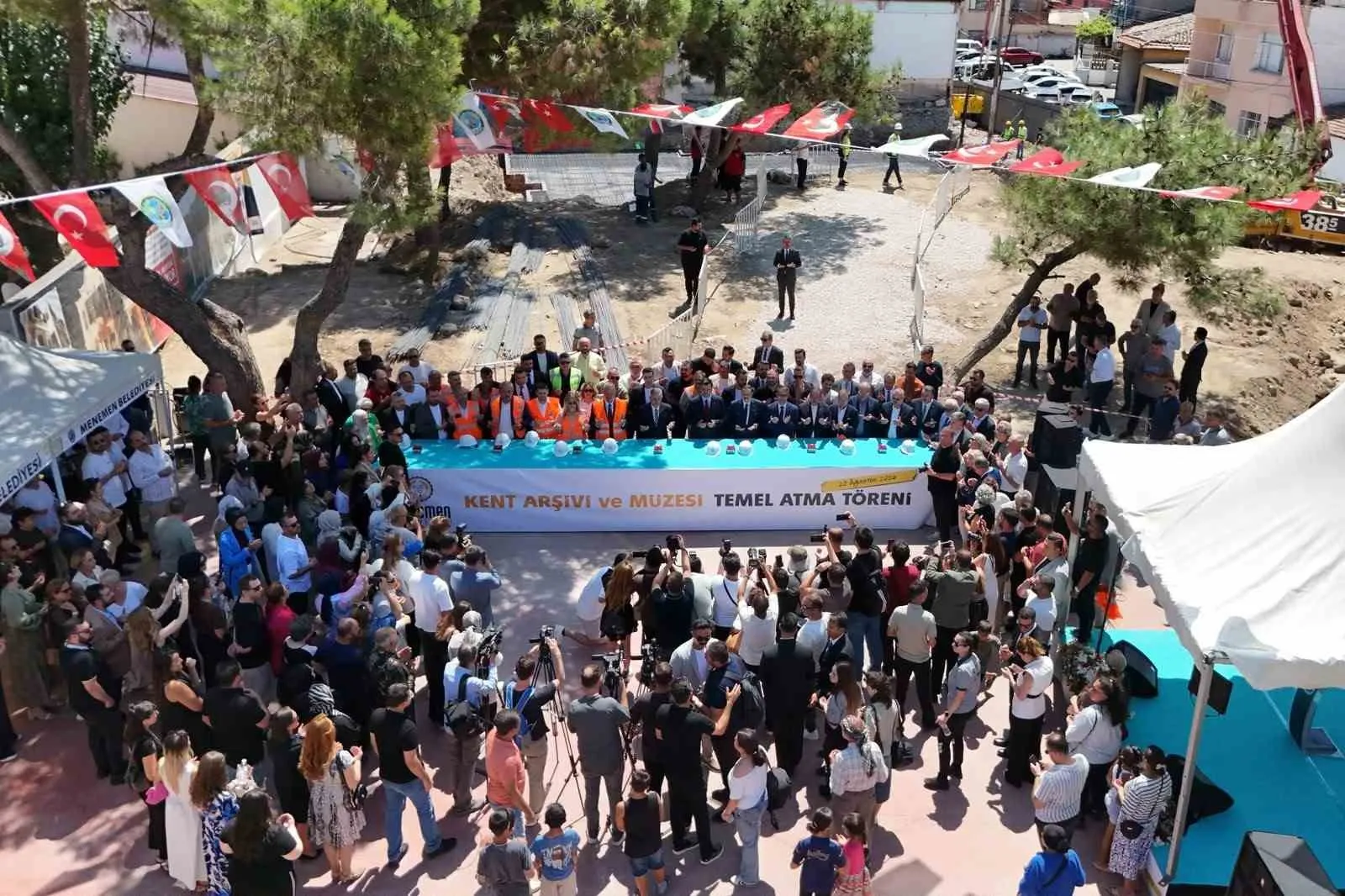 Menemen’in tozlu raflardaki asırlık hayali gerçeğe dönüşüyor: Şehir müzesinde ilk harç atıldı