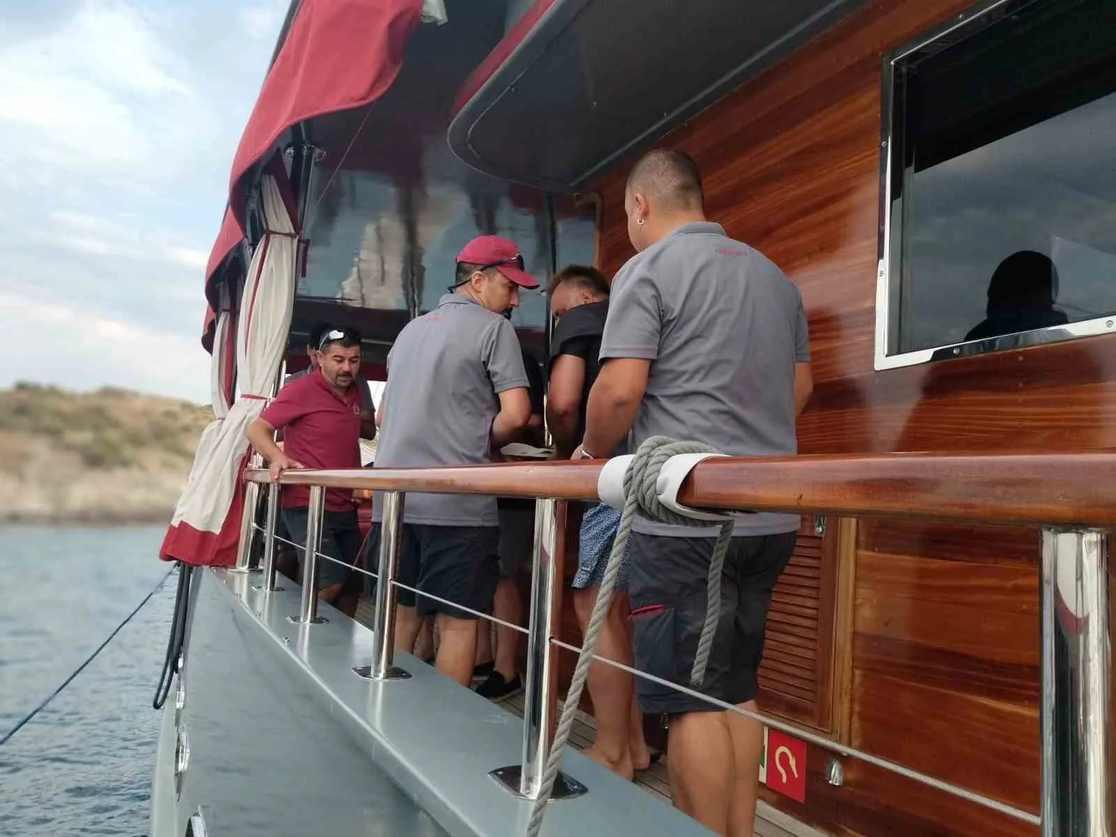 Bodrum'da mavi turda kaza: Tekneden düşen ABD'li turist ameliyata alındı