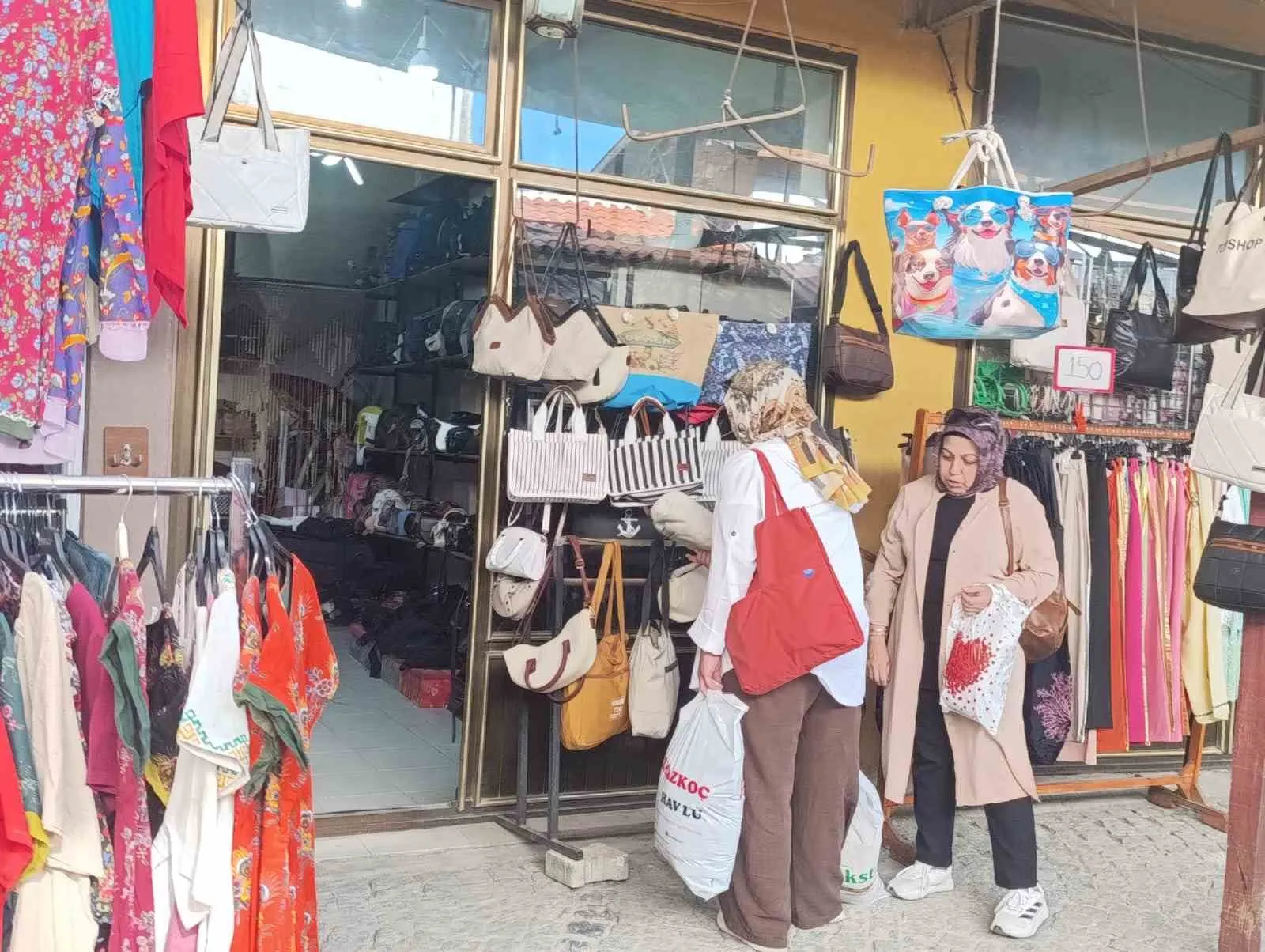 Buldan’da tarihi dokuya tam not: Büyükşehir’in gezileri çarşıya nefes aldırdı