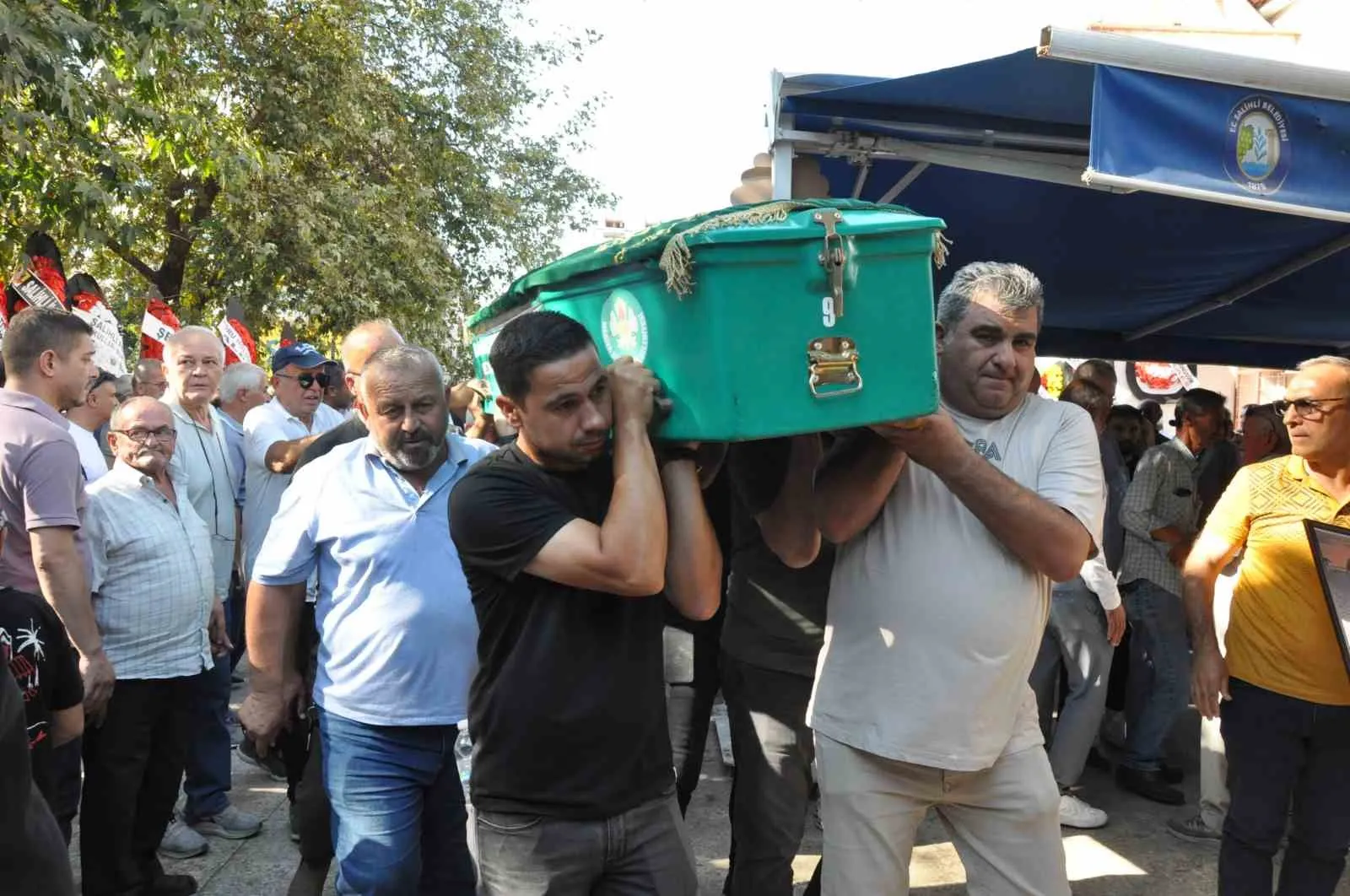 Salihli’de hüzünlü veda: Patlamada hayatını kaybeden iş insanı toprağa verildi