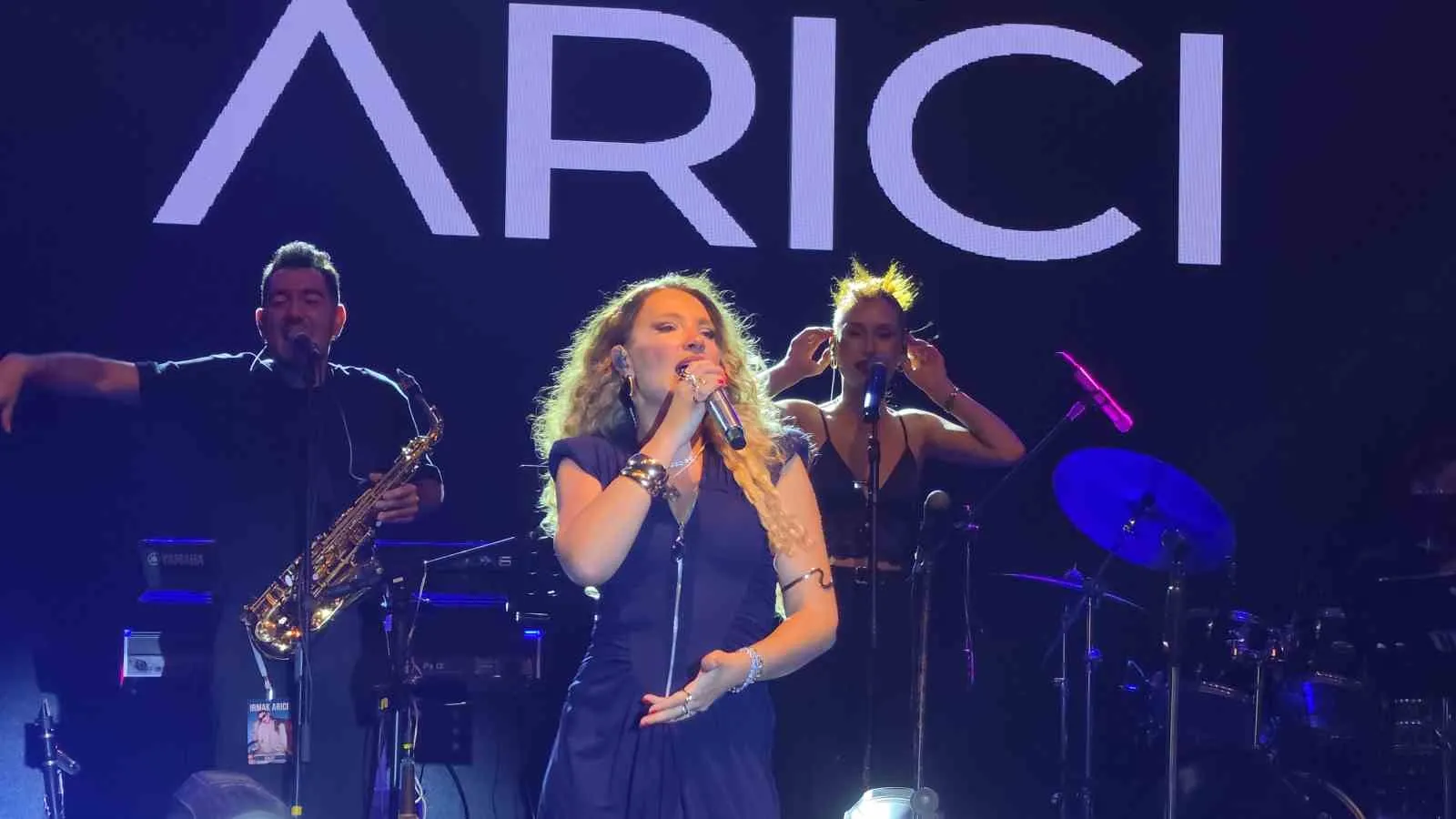 Buharkent’in yeni fahri hemşehrisi Alişan: İncir festivalinde unutulmaz final