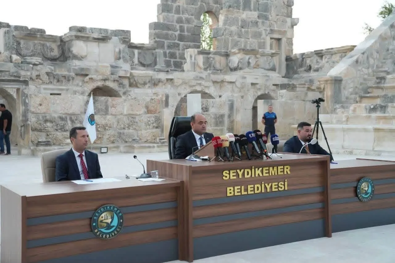 Tarihin kalbinde meclis mesaisi: Seydikemer rotayı antik kente çevirdi