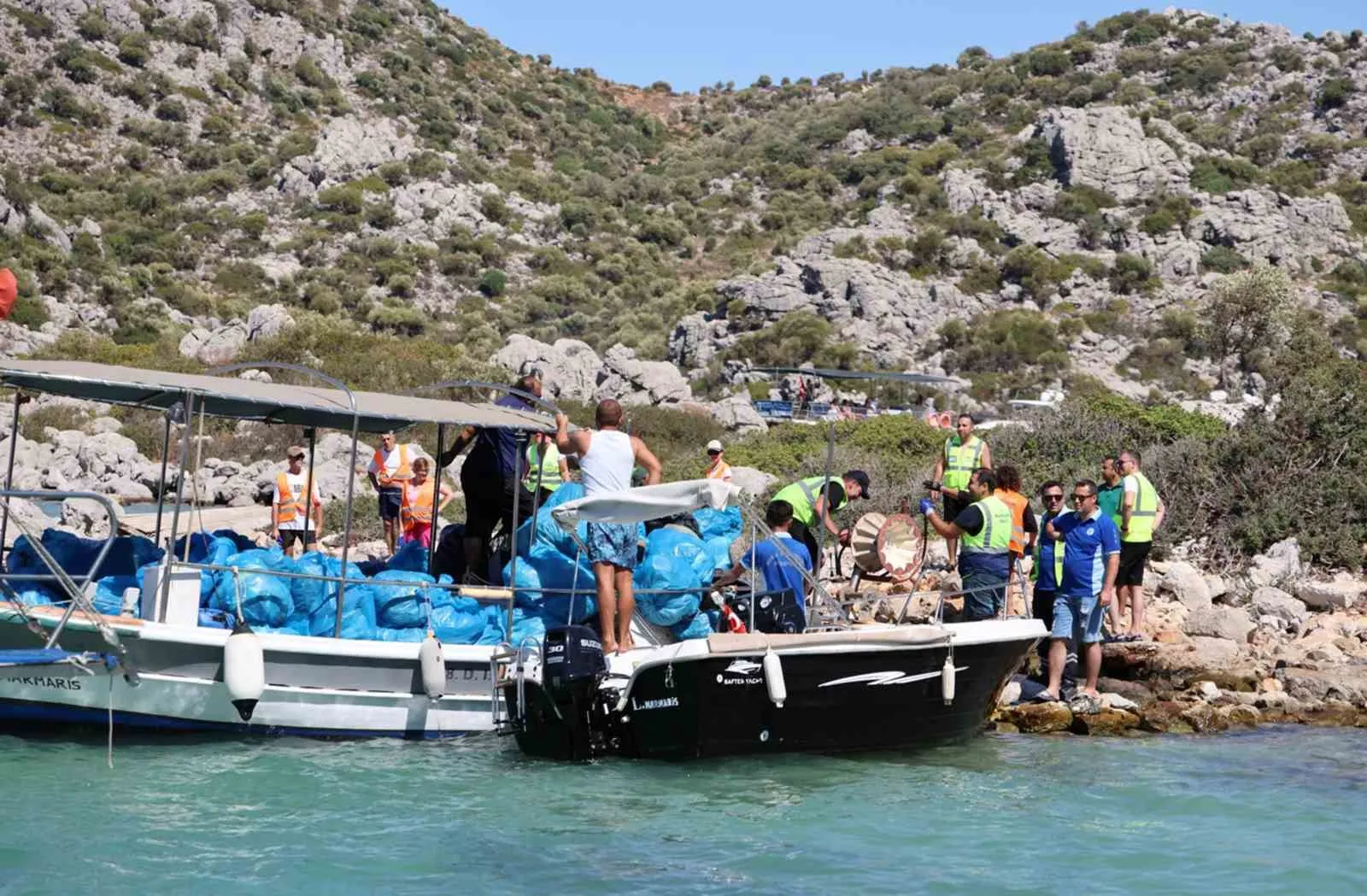 Marmaris’in el değmemiş koylarında çevre seferberliği: Bir ton çöp toplandı