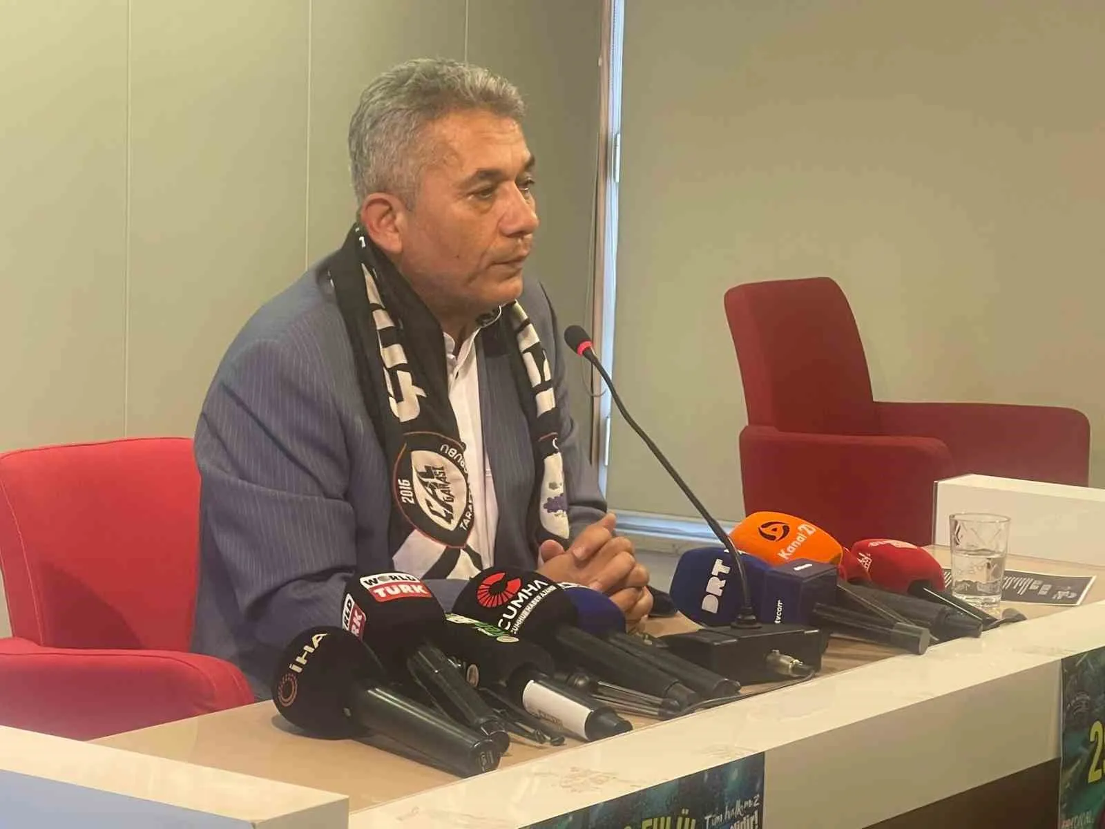 Üzümün boynu bükük, Çal festival coşkusuna hazırlanıyor: Başkan Hakan’dan sert tepki