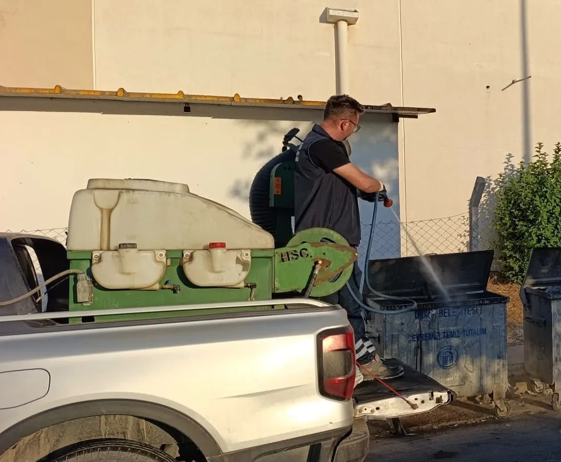 Didim’de temizlik seferberliği: Atık noktaları bakterilere karşı korumaya alındı