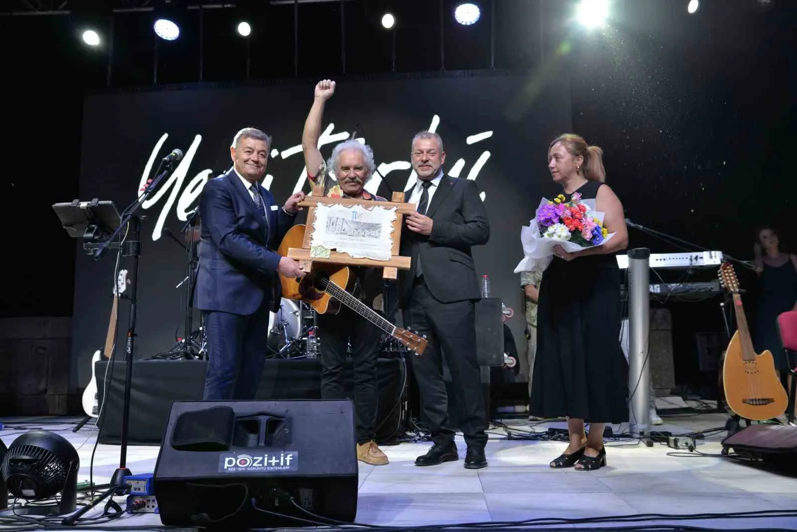 Tarihin kalbinde 104 yıllık gurur: Bergama’da Yeni Türkü rüzgarı