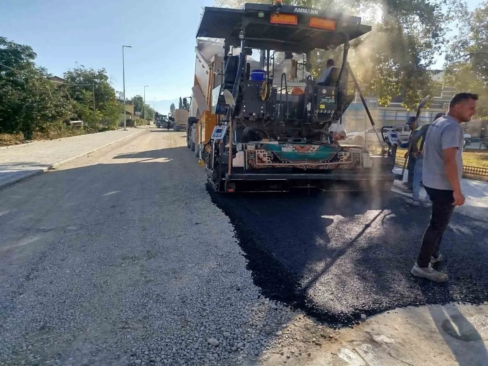 Çivril’de kronikleşen yol sorunu tarih oldu: Vatandaşın 20 yıllık bekleyişi sona erdi