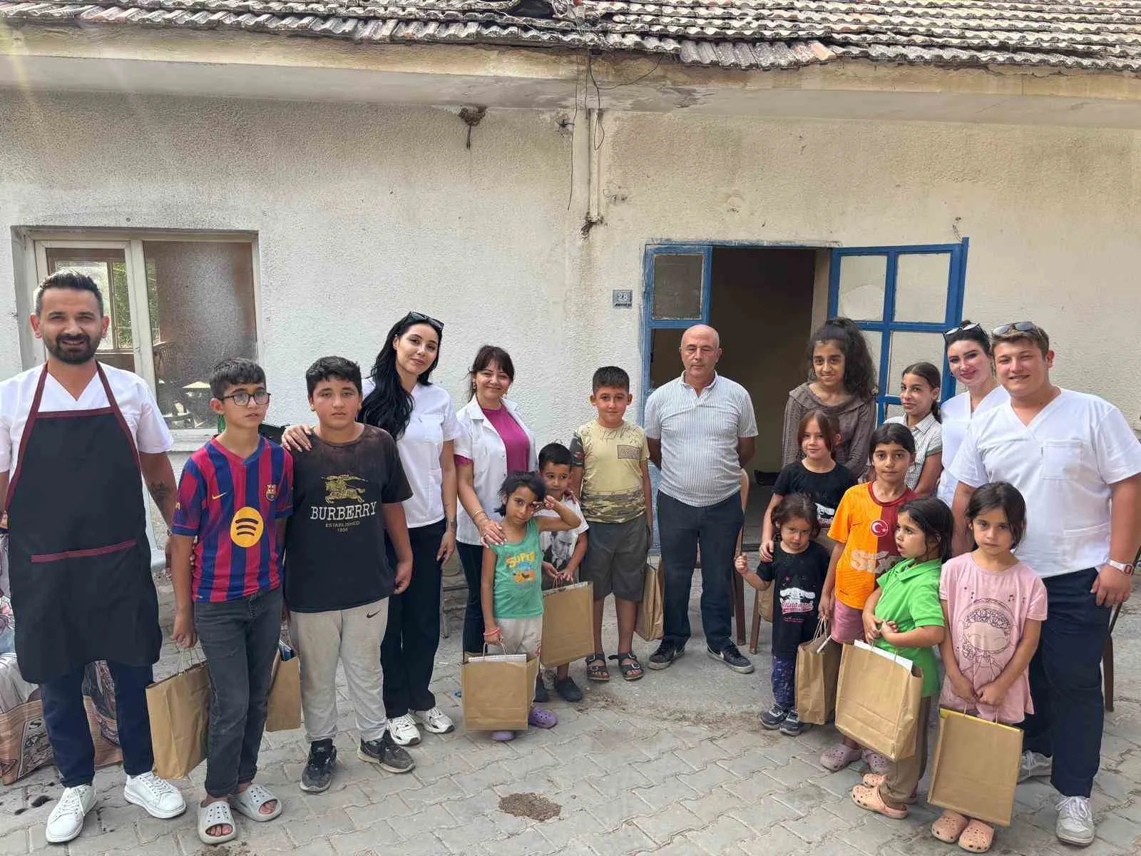 Söke'de miniklerin okul heyecanına belediye dokunuşu: 272 öğrenciye özel hizmet