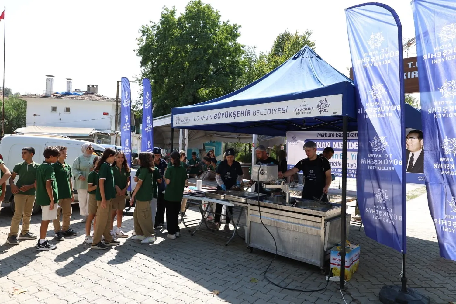 Aydın'da Menderes için lokma geleneği: Hemşehrileri unutmadı