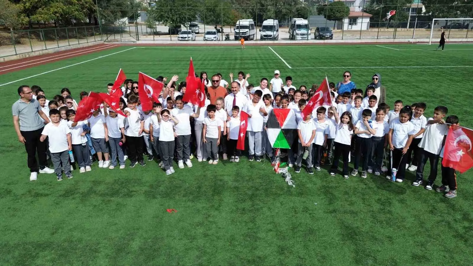 Buldan’da umut dolu kanatlar: Çocuklar barış için gökyüzüne seslendi