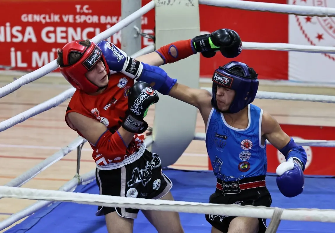 Manisa'da şampiyonluk heyecanı: 386 sporcu madalya için ringe çıktı