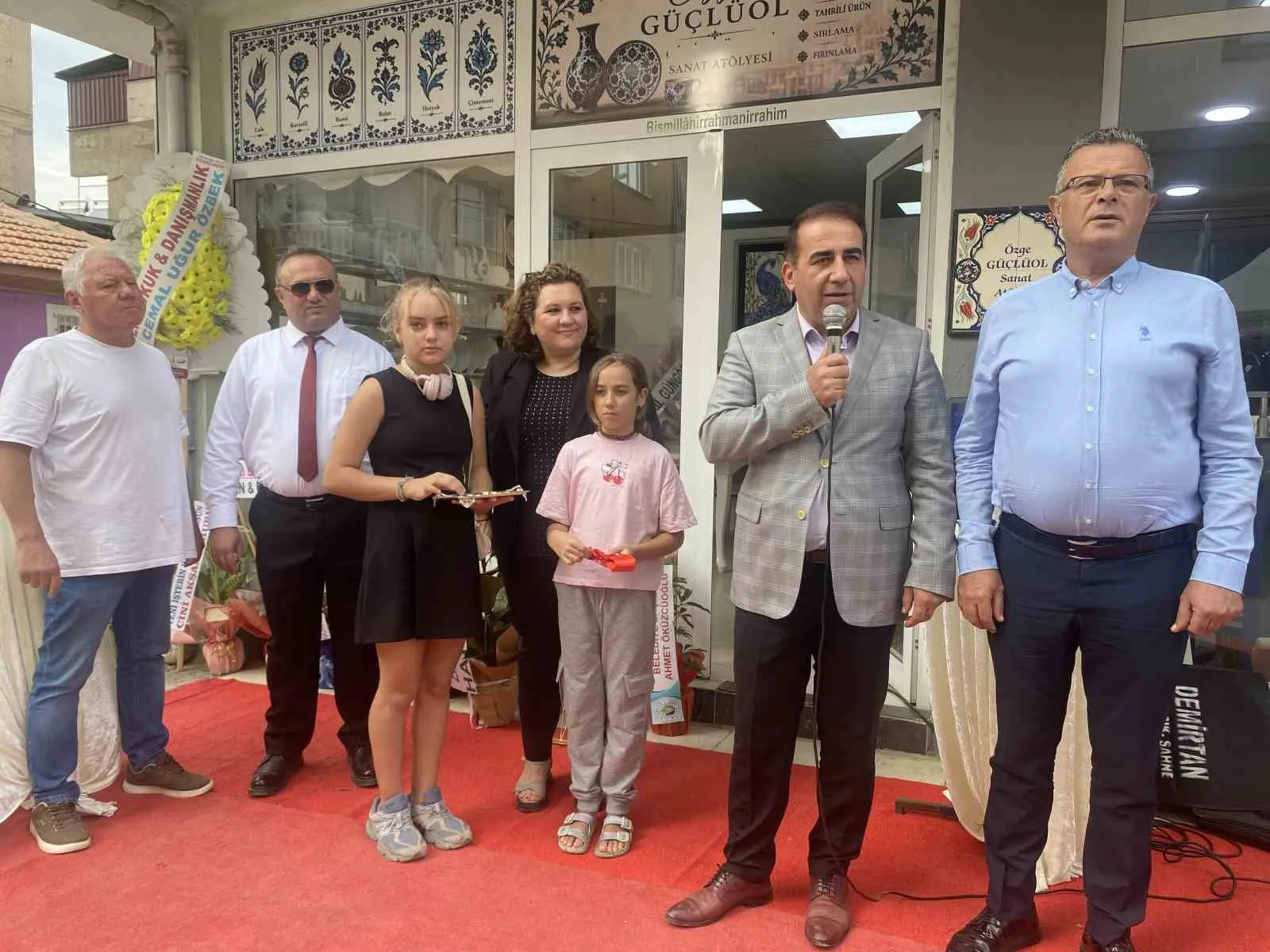 Alaşehir’in kültürel mirası çini fırınında yeniden şekilleniyor