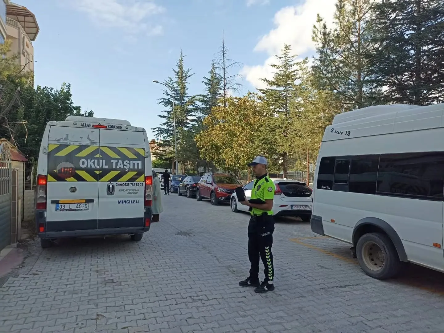 Sandıklı’da eğitim mesaisi başladı: Polis ekipleri okul yollarını yakın markaja aldı