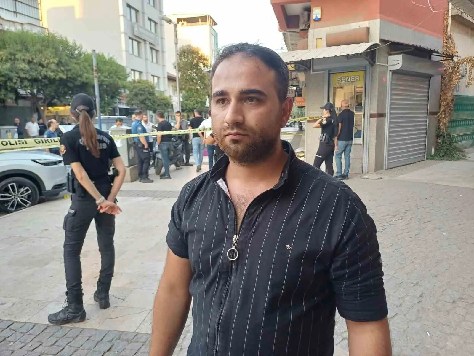 Salihli'de kuyumcuya kanlı baskın: Esnafın cesareti saldırganı durdurdu