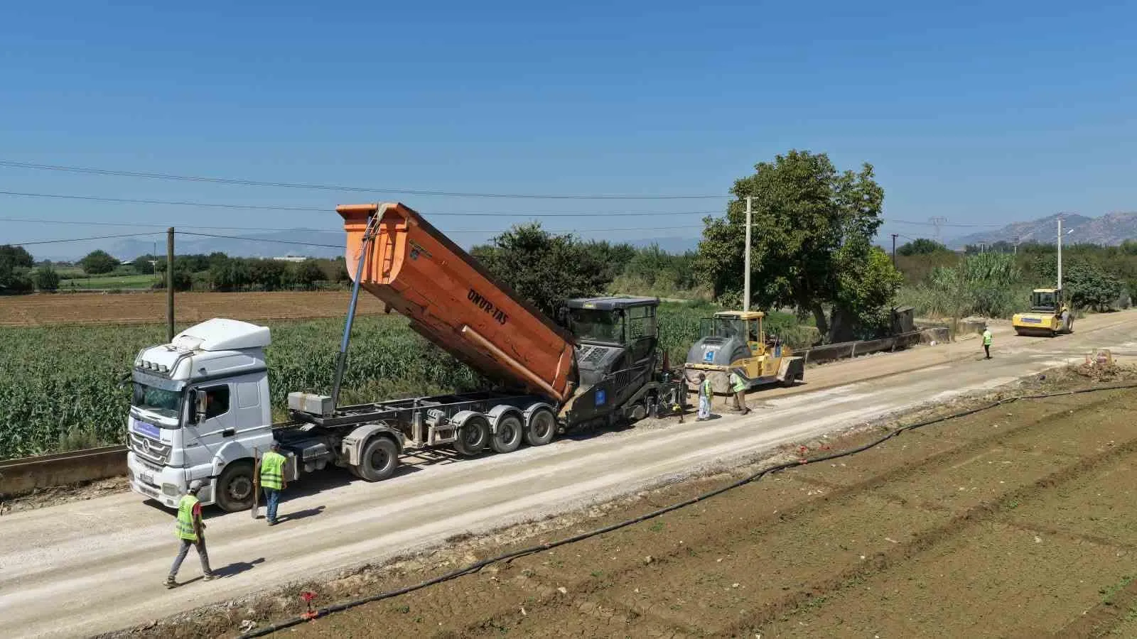 İncirliova’da Ulaşım Ağı Güçleniyor: Yazıdere Yolu Yenileniyor