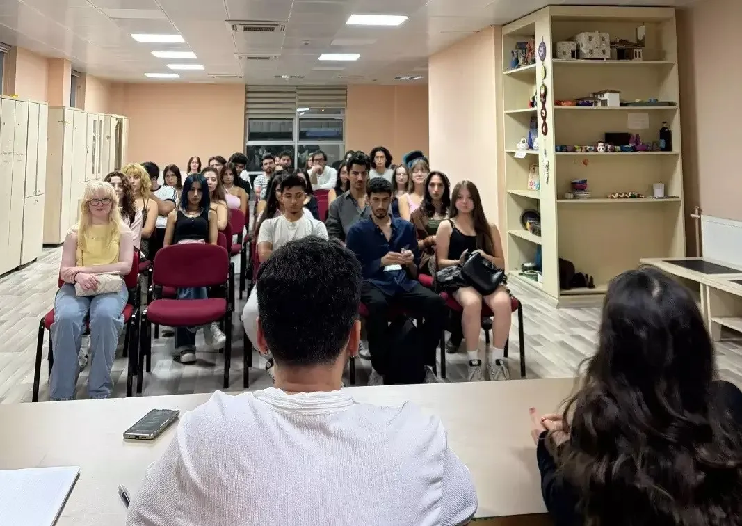 Menteşe’de sahne tozunu yutan gençler geleceğe hazırlanıyor