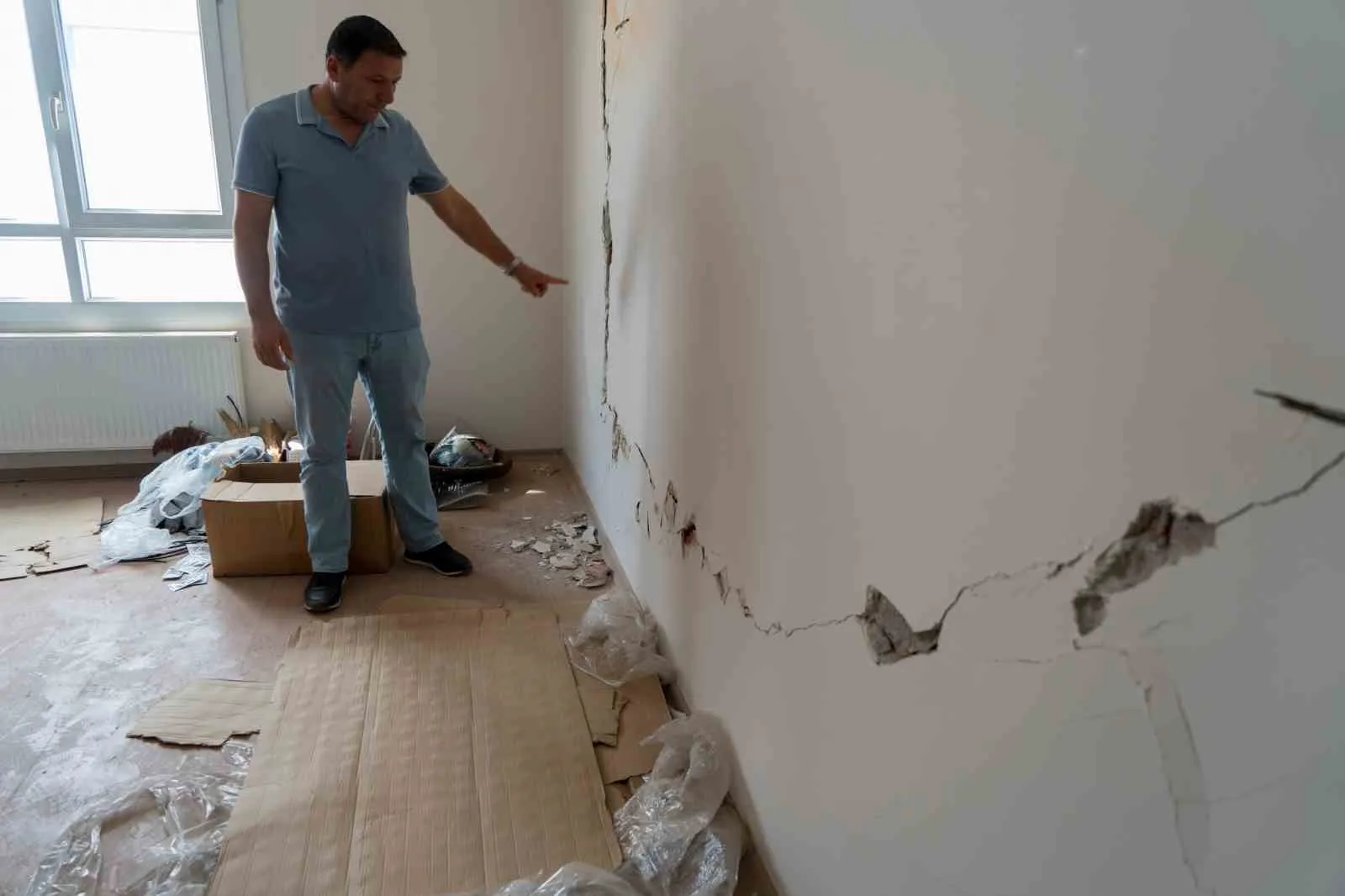 Turgutlu’da "ölüm binası" alarmı: Temel hatası sokağı tehdit ediyor
