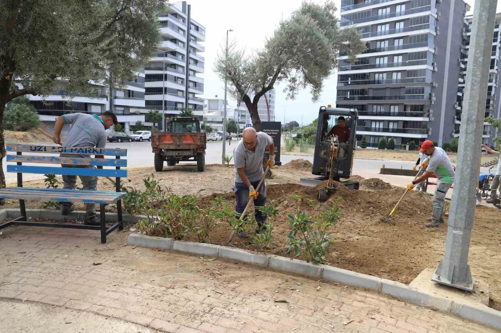 Nazilli’de parklarda kış hazırlığı: Başkan Tetik’ten 82 mahalle için temizlik sözü