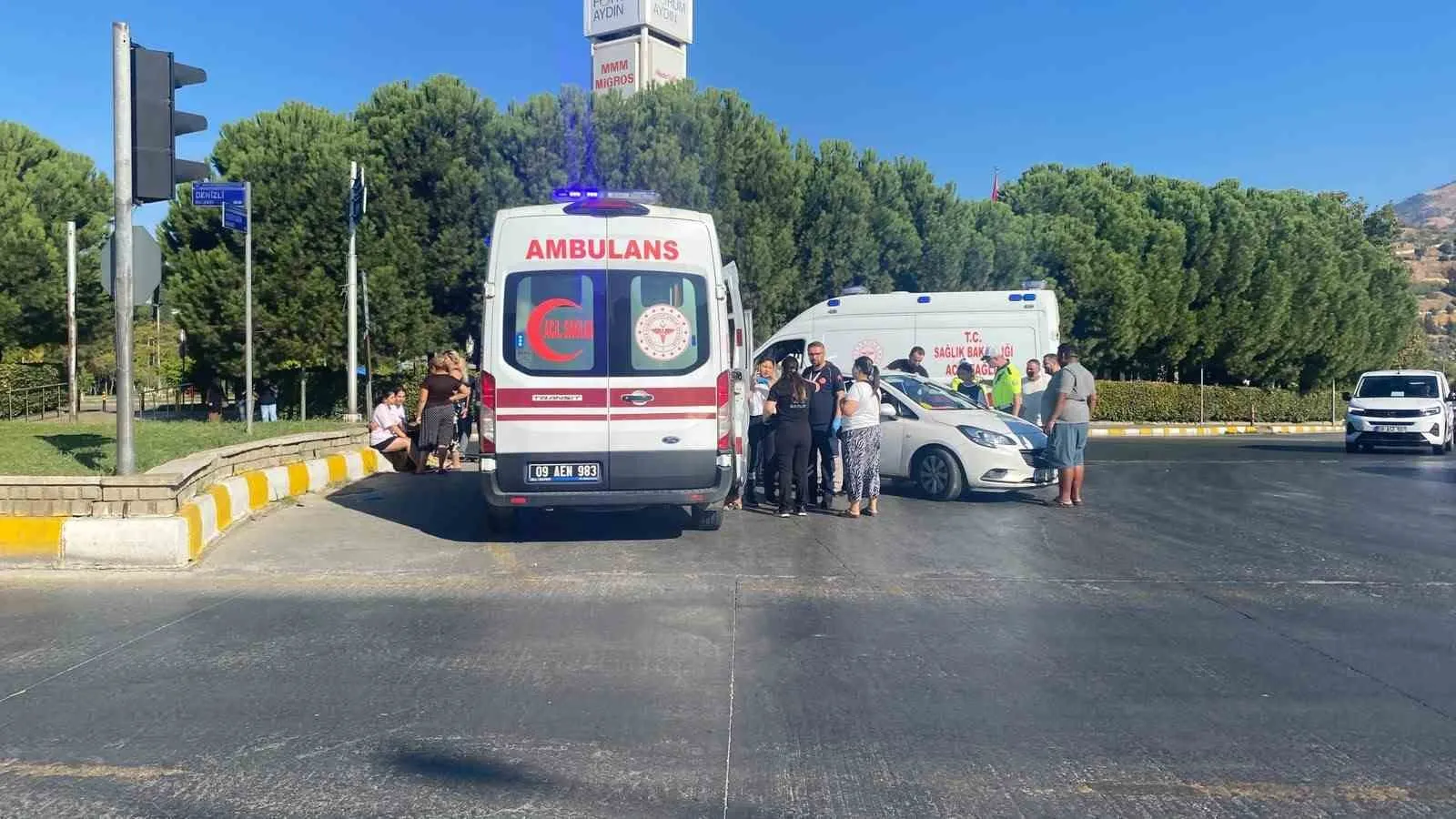 Efeler'de sabah trafiğinde korkutan kaza: İki kişi hastanelik oldu