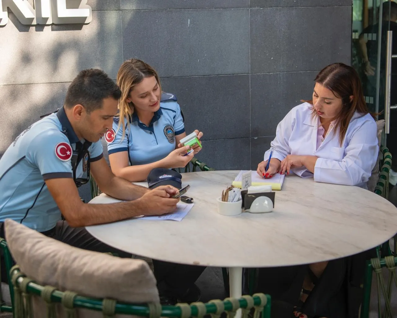 Kuşadası'nda tatilcilerin sağlığı zabıta denetiminde: Oteller mercek altında
