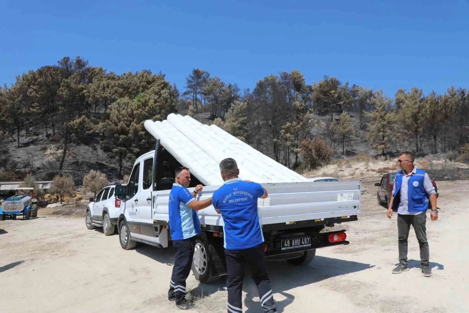 Seydikemer’de yangın sonrası hızlı dayanışma: Üretimin devamı için seferberlik