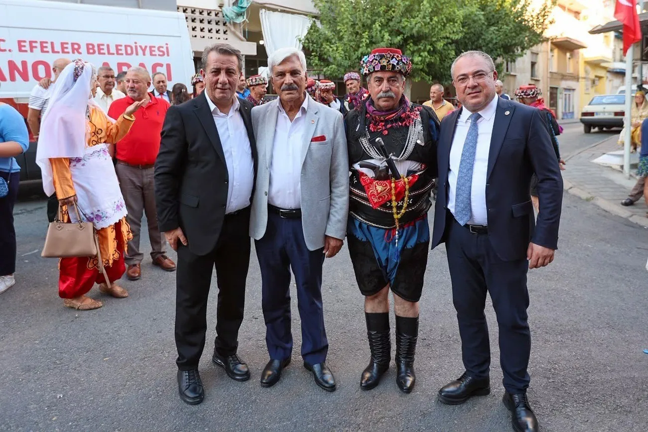 Efeler’de tarihi buluşma: 35 yıllık özlem sona erdi