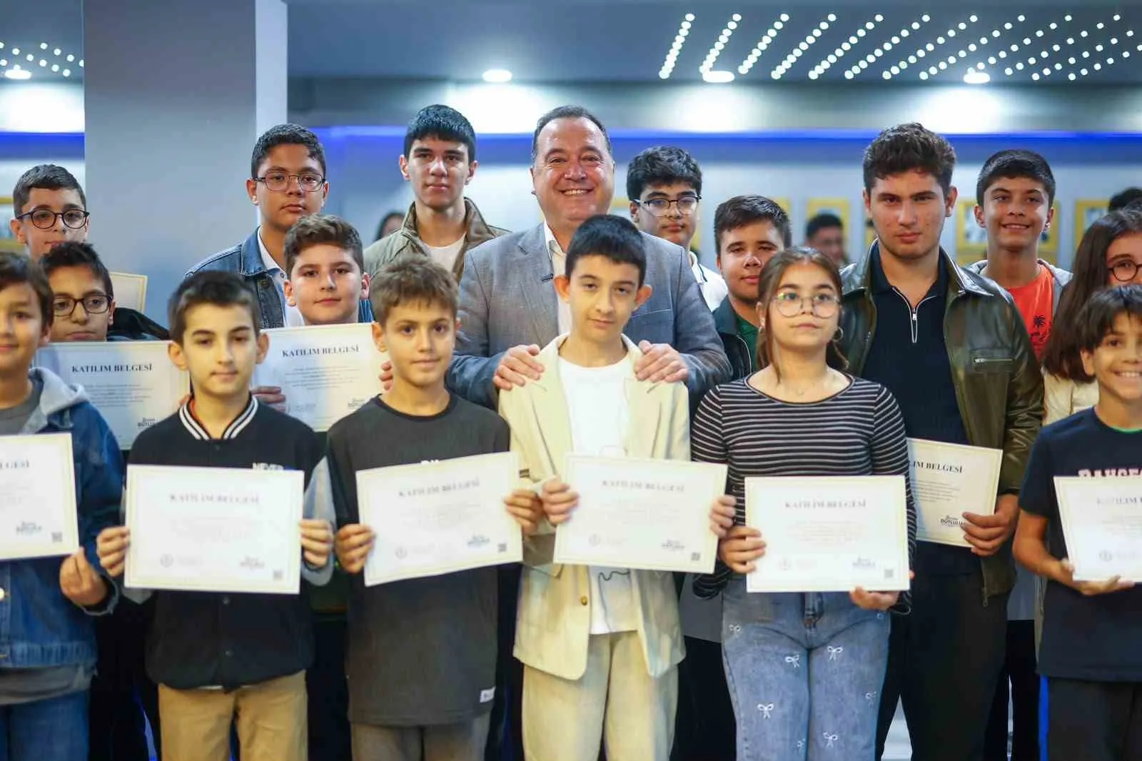 Manisa’da dijital dönüşüm rüzgarı: Genç beyinler kod dünyasına kapı araladı
