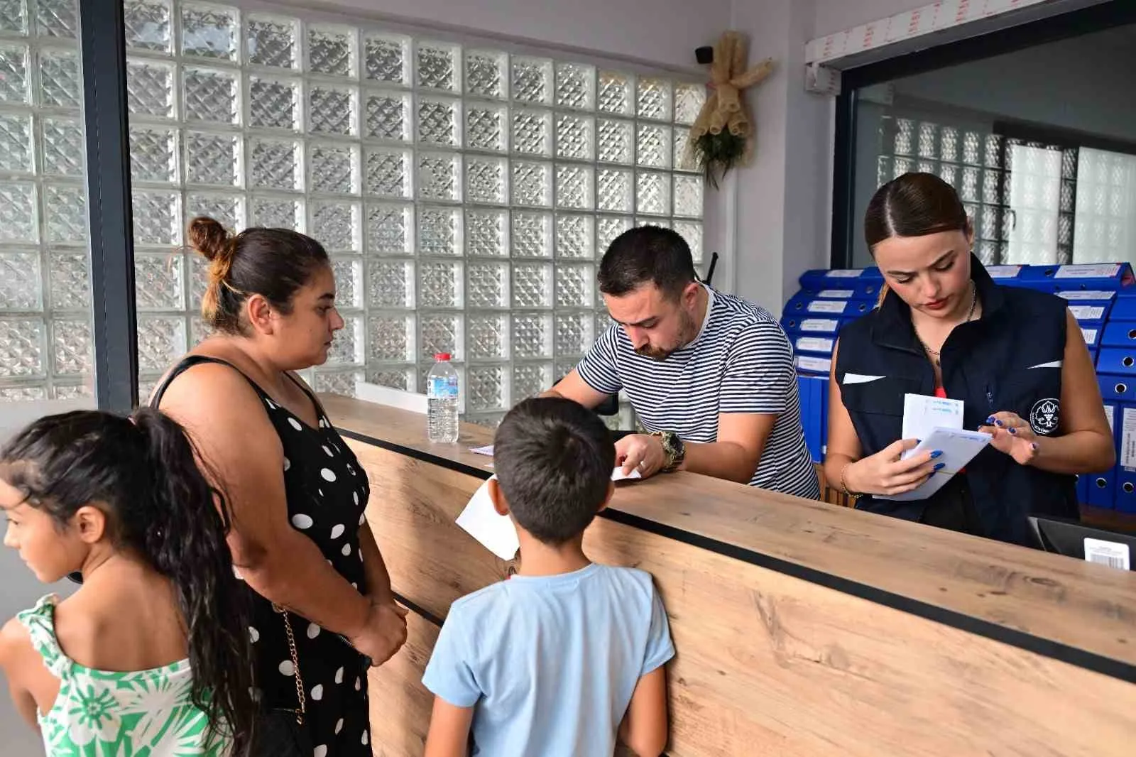 Manisa'da okul heyecanı başladı: 30 milyon liralık dev destek kartlara yüklendi