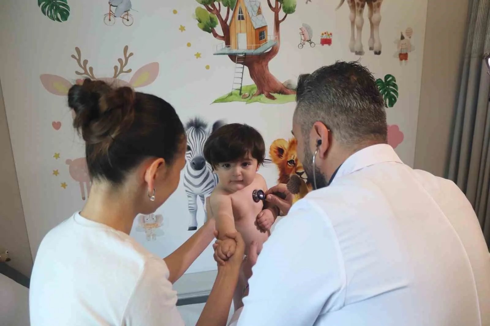 Vitamin kutularına sarılmadan önce bir kez daha düşünün: Uzmanından çocuk sağlığı uyarısı