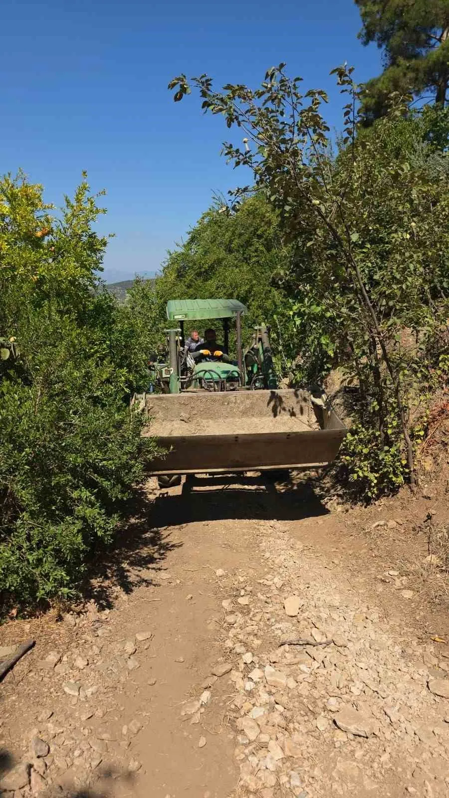 Tire’de ulaşım krizi: Akçaşehir sakinleri çamurlu yollar için çözüm bekliyor