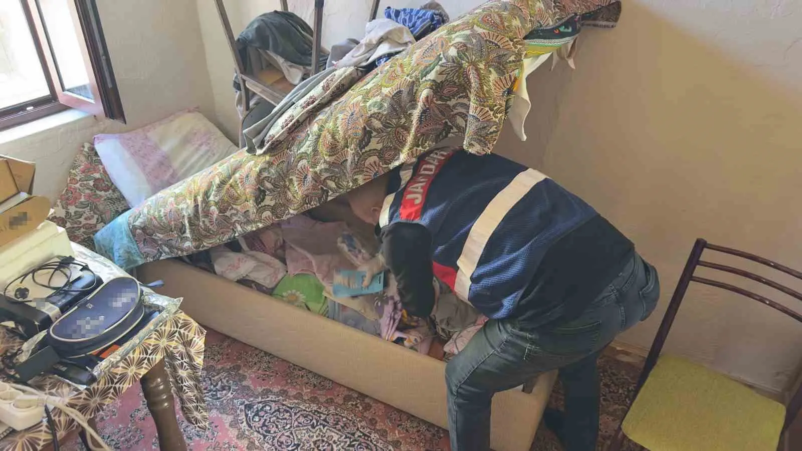 İzmir'de FETÖ'nün finansal yapılanmasına şafak baskını: 21 kişi kıskıvrak yakalandı