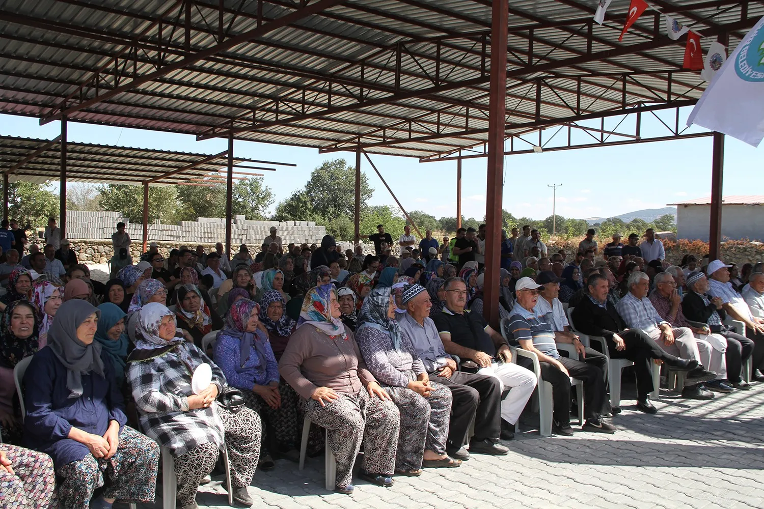 Kula’da kavun rüzgarı esti: Üreticinin emeği altınla taçlandı