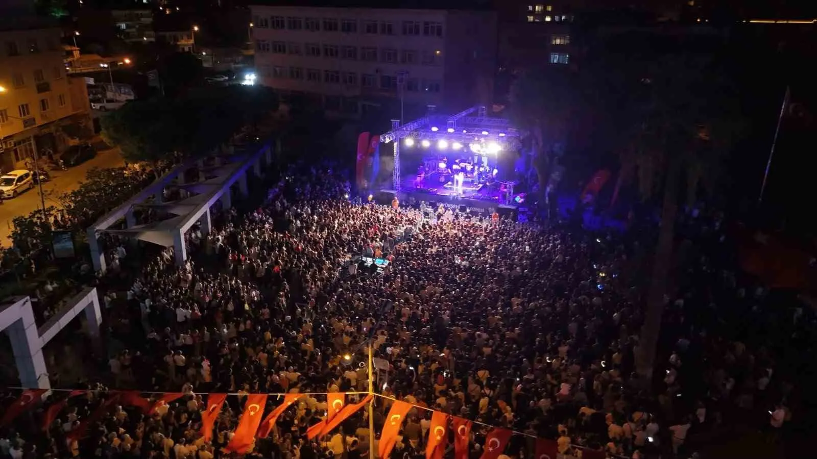 Söke’de 6 Eylül rüzgarı: Kurtuluş coşkusu meydanlara taştı