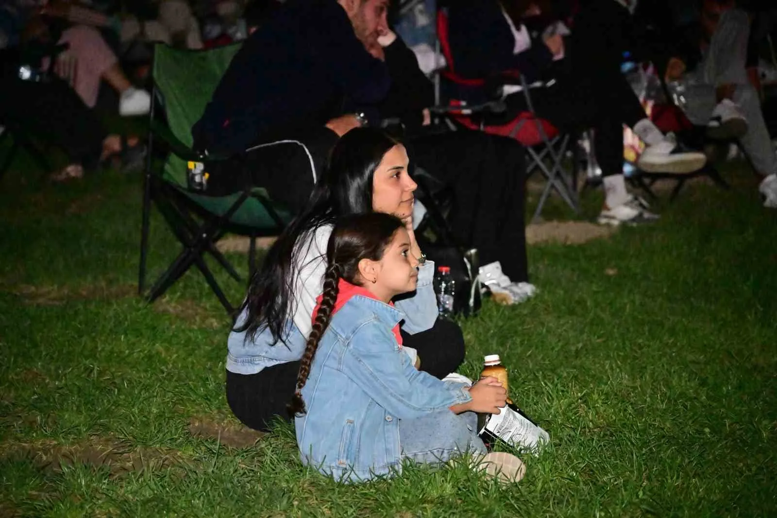 Manisa’da yıldızların altında sinema şöleni: Şampiyon’a büyük ilgi